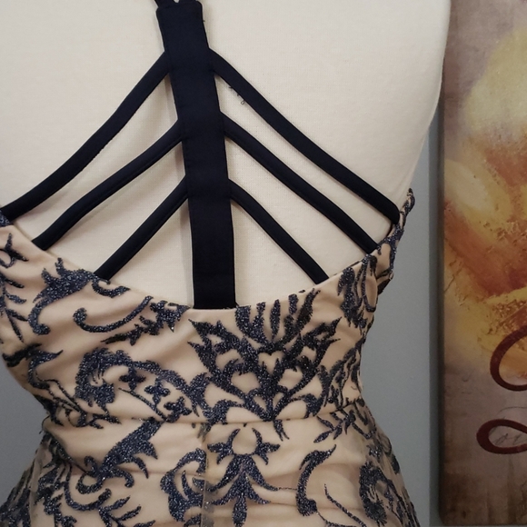 Dress - Picture 3 of 5